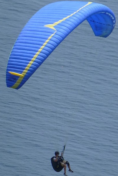 Wikimedia Commons: Paragliding