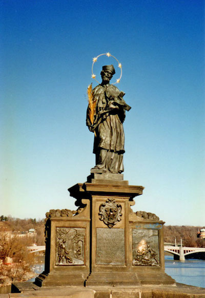 Jan Nepomuk: statue in 1996, only saint touched