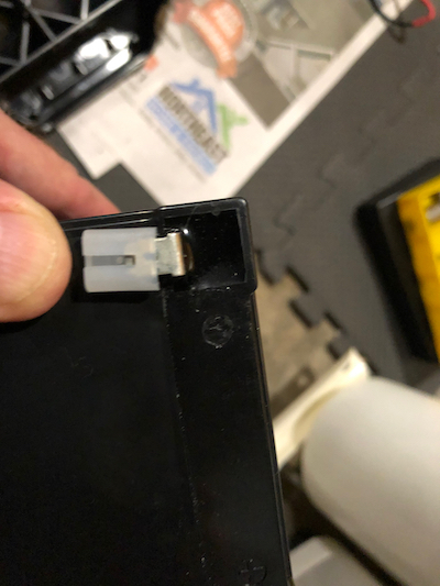 Battery/cell wiring detail: a tricky clip