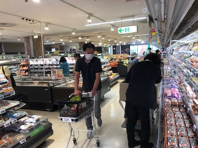 Scene in a Daiei grocery store