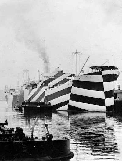 Wikipedia: Dazzle camouflage making it hard to figure out which way the WWI ship USS West Mahomet is pointed
